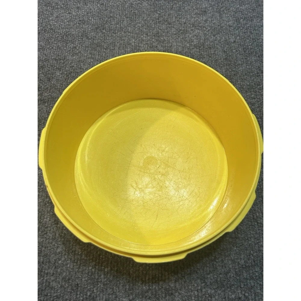 Tupperware Yellow Sunburt SERVALIER Canister 1204-9 w/Lid 1205-7 Vintage 8 Cup